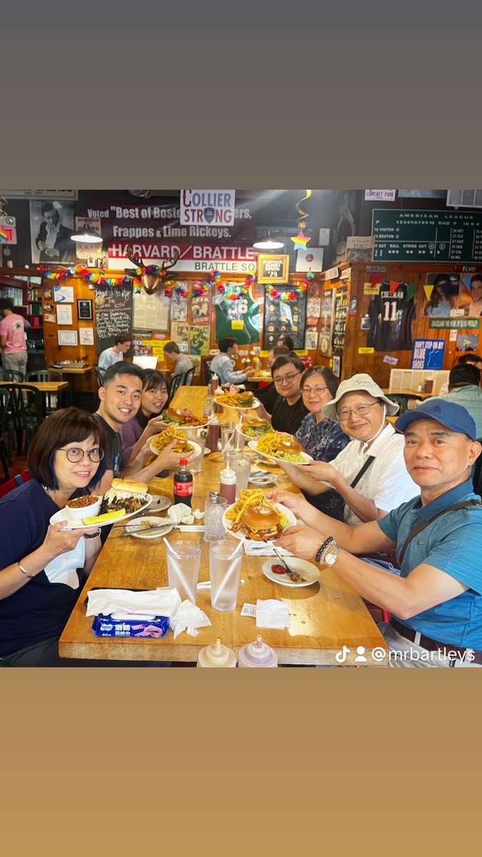 MrBartleys's tweet photo. Happy Saturday!!!! We love when families come together at Bartley’s to share the experience of the #bestburgerever 🍔 Bring your family in today and experience it for yourself ☺️😋 #mrbartleys #alegendinharvardsquare #family #cambridgeeats #bostoneats #cambridgelegacybusiness https://t.co/GYoLUvDVYc