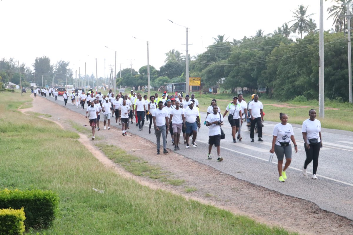DianiWalkers's tweet photo. 17/17/17
17th june 2023 was a special Fathers day for @DianiWalkers. Members walked for 17kms as a we marked our 17th Edition. The walk from Mvindeni junction to Nyumba sita was no mean feat but members soldiered on tobthe last point.
#AStep4OneHealth https://t.co/ojxDmarT11