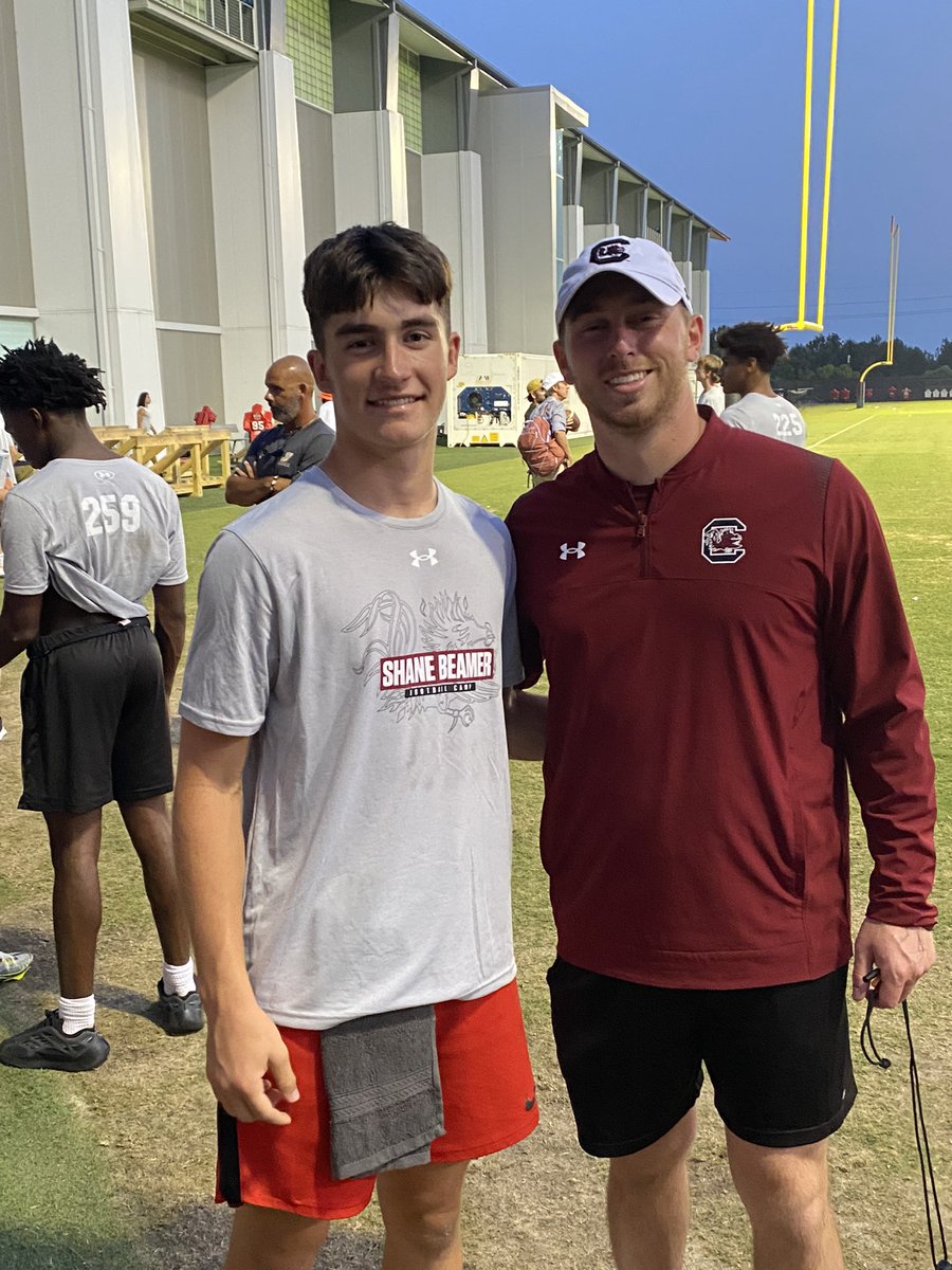 Thanks @Dowell_Loggains for the great camp and talk before and after. Thanks @Rileyw_19 for the tour of the great facilities. I can’t wait to be back‼️@CoachSBeamer @P_ELLSY @GamecockFB 

@QBHitList @Rivals @NPCoachZim @JeremyO_Johnson @Coach_Franke @TheUCReport @Bryan_Ault