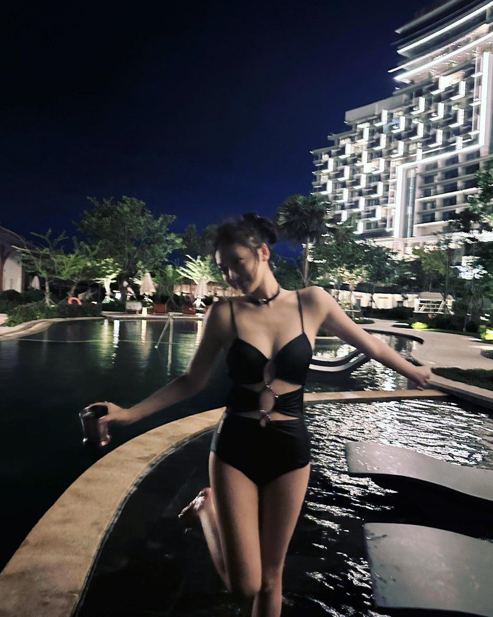 ถึงเราจะว่ายน้ำไม่เป็น แต่ก็ไปถ่ายรูปฟีลๆแบบตัวแม่ น้องหนิงแลงมากกก พี่คนนั้นที่ชวนน้องว่ายน้ำไปไหนคะ แกยอมหรอๆๆๆ