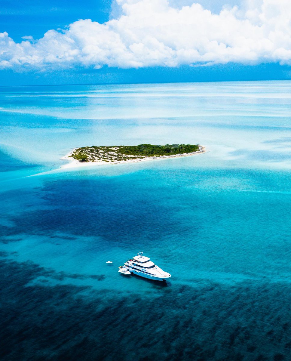 BeeyondBoats's tweet image. We cannot get over how pretty this place is ☀️