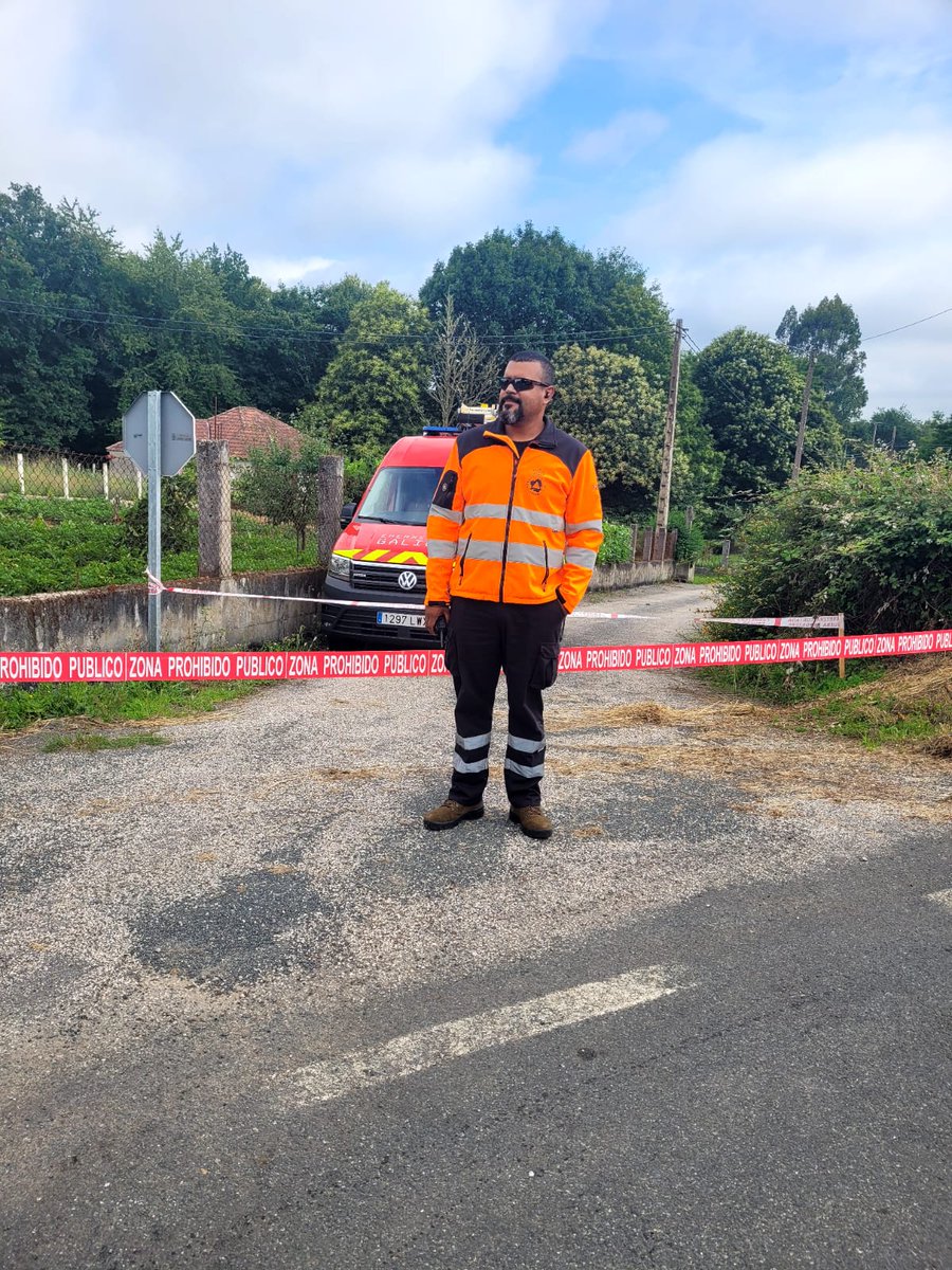 OVoluntariadoOU's tweet photo. 🏁🏆🏎
Remata o Rallie de Ourense no que participaron máis de 170 voluntari@s de 27 AVPC #ProteccionCivil que estiveron presentes nas duas xornadas a pé de asfalto para axudar a garantir a seguridade dos tramos nesta 56º Edición
#56ROU
Gran traballo compañeir@s
💪🧡🧡🧡 https://t.co/8aHRFP9fw0