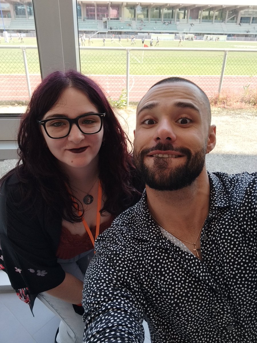 RafaFanbookFRR's tweet photo. Just the biggest thank you and I can assure you he did like it and I think we can all be proud of how it came out :/

Since I have no Fanbook pics I guess I'll just post the selfie I did right after I have him the book https://t.co/Y1myVWgQbx