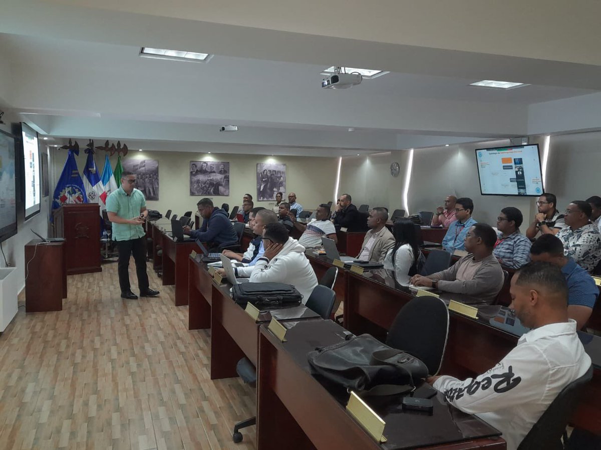 EGAEERD's tweet photo. Iniciamos el módulo IV con el tema “Cibercriminalidad”, a cargo del maestro Ing. Armando José Díaz Díaz. Cabe destacar que el ingeniero Díaz es egresado de la Universidad Acción Pro Educación y Cultura (APEC) como Ingeniero Electrónico en Comunicaciones. #egaee #mide #insuderd https://t.co/EC9SivCUrs