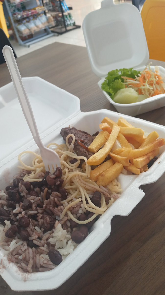 Bru_prestess's tweet photo. Vianda deliciosa do mercado Kasarão 😋😋 
Não é pq eu trabalho aqui, mas a comida caseira deles é MARAVILHOSA e vem bem recheada 😋😋 https://t.co/jzhiOpRqV8
