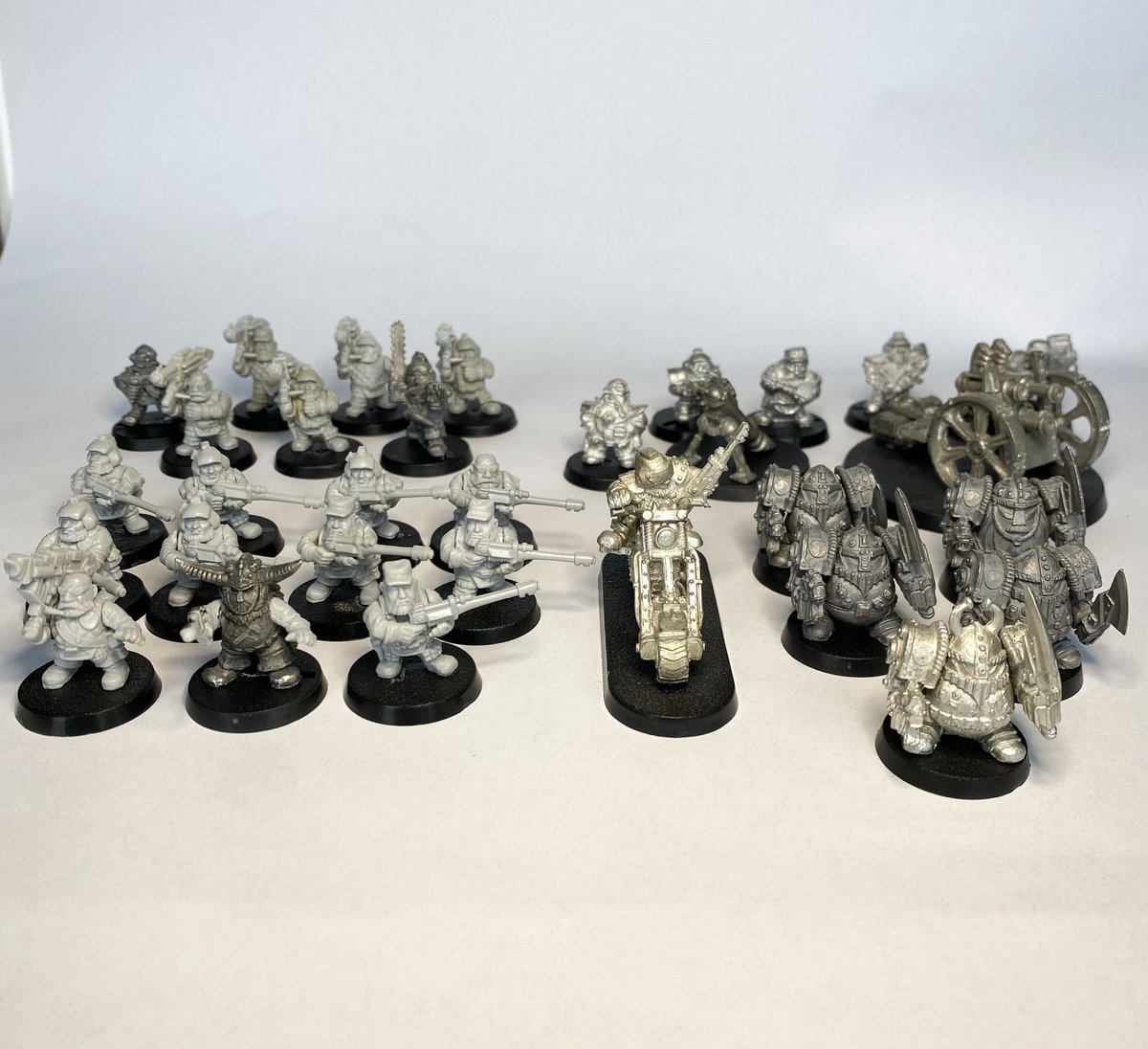 squats40k's tweet photo. @Sughammer This video is so great and really makes me want to slap some paint on these guys… https://t.co/j9Xz3qPz56