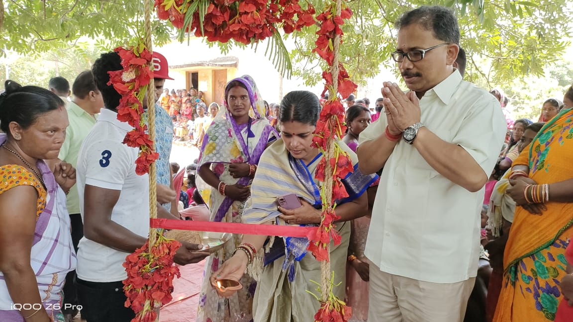 aaina_ngo's tweet photo. Celebrating #menstruation #RajaFestival in #Godibari a predominantly #tribalvillage in #Bhubaneswar #Odisha We would like to extend our sincere gratitude to Dr Lenin Mohanty Chairperson @otdcltd for being the chief guest & encouraging the youth
#wiprocares #wiprofoundation https://t.co/BYYgDEDYp9