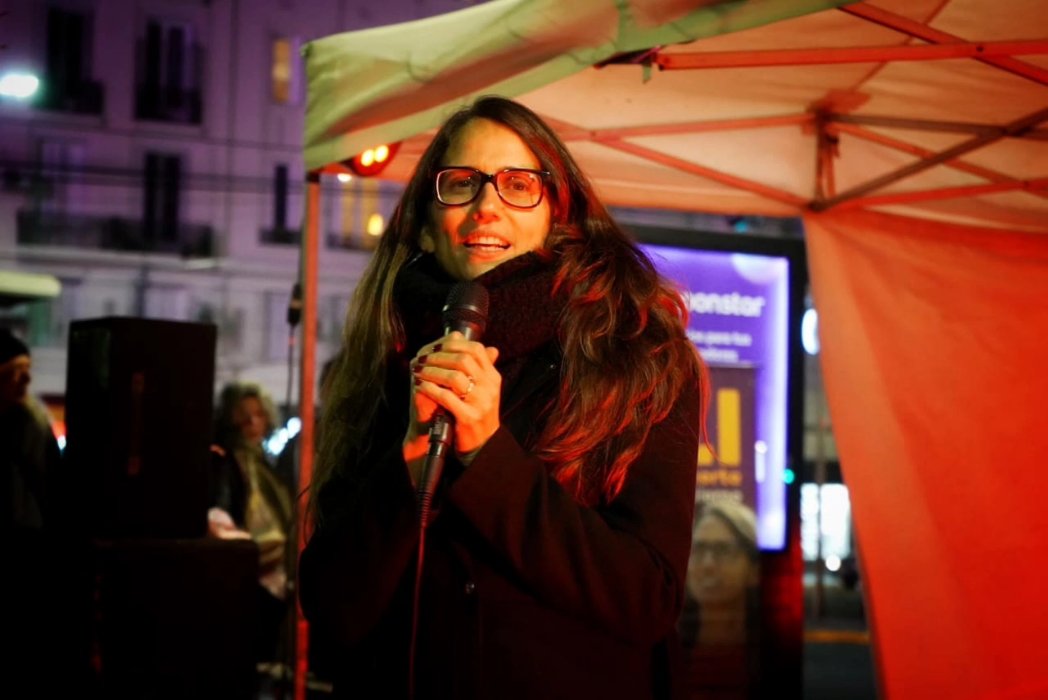 EliGAlcorta's tweet photo. Para cambiar esta ciudad se necesitan ideas y coraje, pero también alegría y fraternidad.
Por eso el frío no pudo frenar nuestras ganas de encontrarnos y  ayer compartimos un festival junto a lxs vecinxs de la comuna 15. https://t.co/Sn0eUJ8TA0