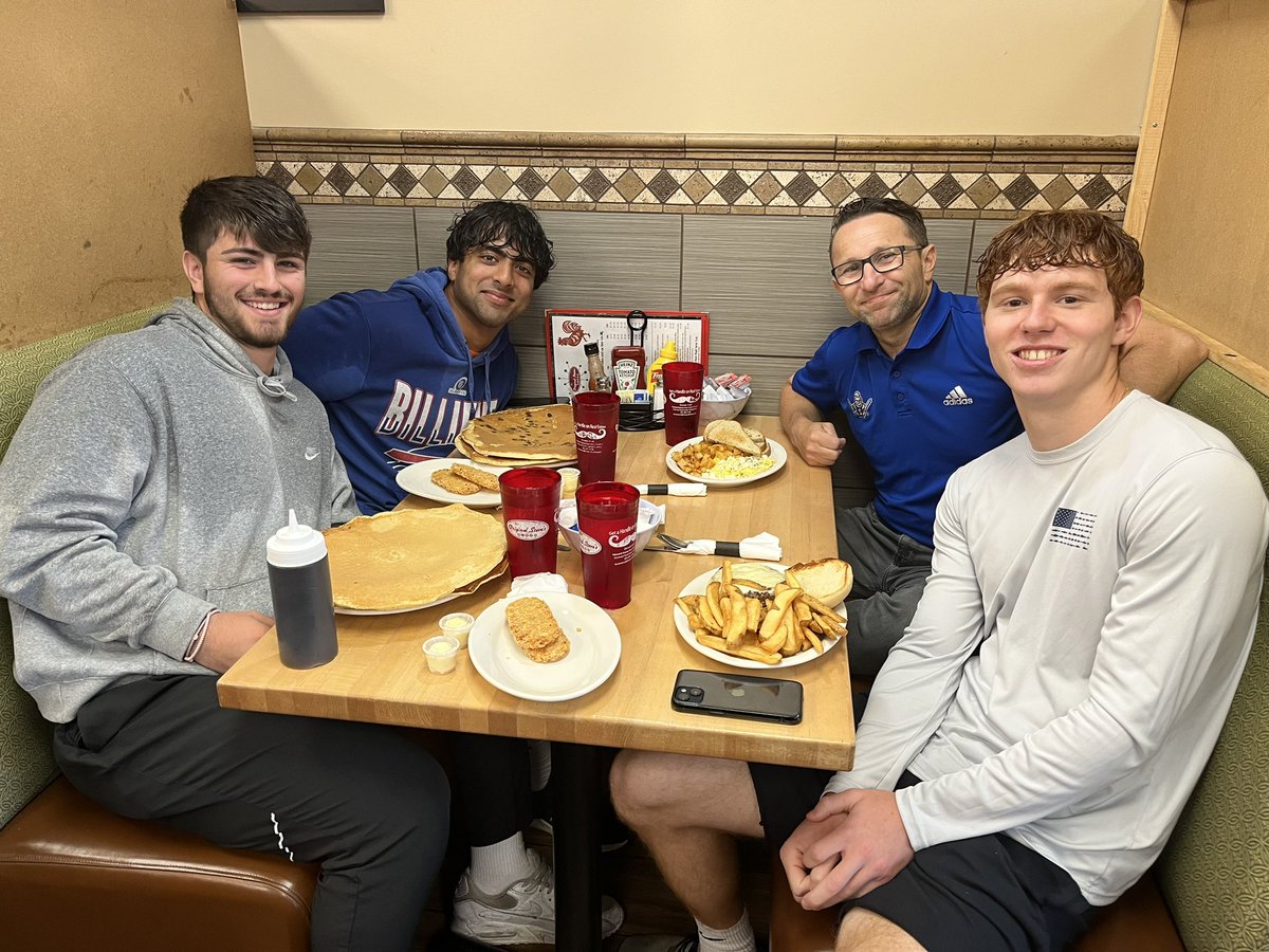 When you show your US History class a picture of your 3 year old holding up a Steve’s pancake that was bigger than his face and then a few kids make you promise to take them to Steve’s when they graduate. Well, I kept my promise. Happy graduation day seniors! 🎉