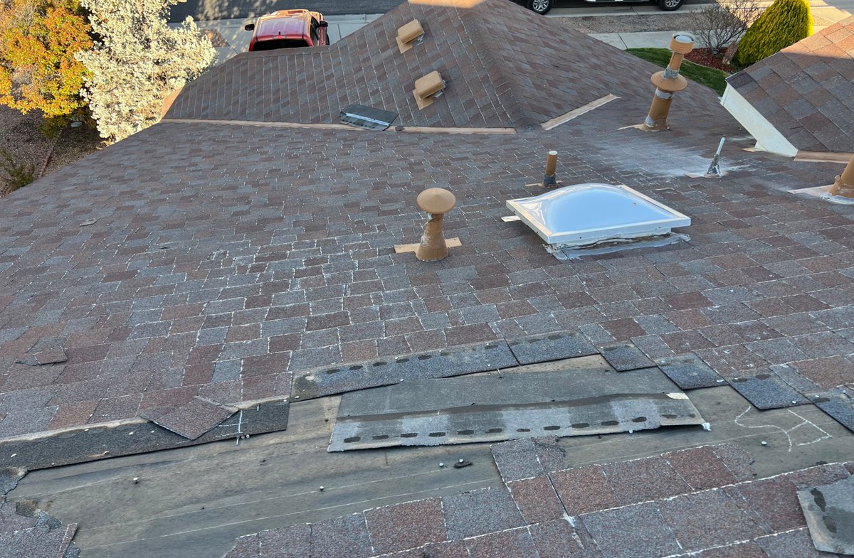 RickCourvilleNM's tweet image. Riverton Drive NW - BEFORE - Lots of hail and wind damage. 

#roofer #roofing #roofproblems #roofingcontractors #roofingexperts #shingleroofing #residentialroofing #roofs #roof #residentialrealestate #albuquerque #stormdamage #haildamage