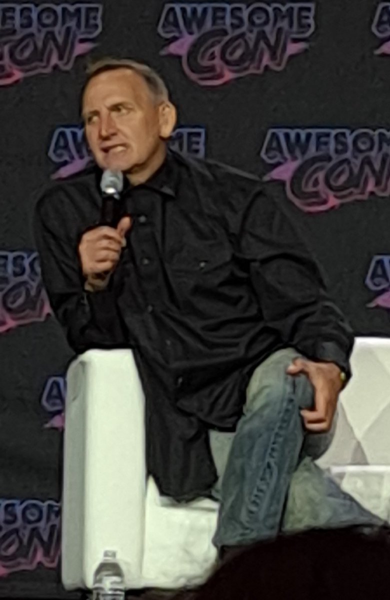 omg when asked what other companion he would travel with, Christopher Eccleston said 'none. Just Rose. Rose is my Rose.' brb gonna cry