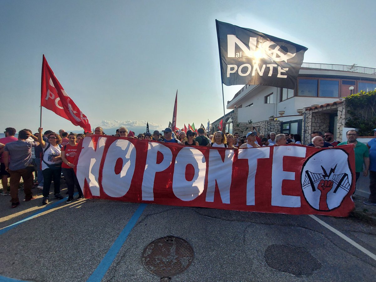 luca_cangemi's tweet photo. Manifestiamo!
No al #pontesullostretto
#noponte #Messina #TorreFaro
@mazzeoantonio
@marx_xxi 
@CremaschiG https://t.co/xKequpc7sh