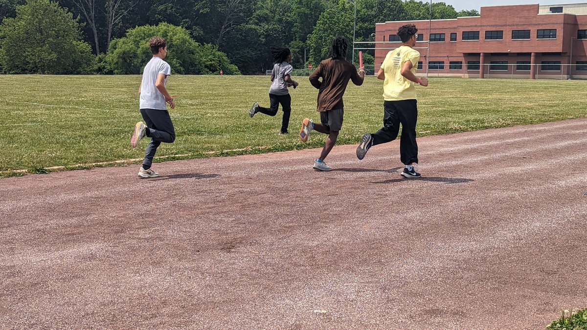 RACE DAY! Found an unoccupied middle school gravel track to loosen up! <a href="/ERBombers/">ER Bombers Athletics</a> <a href="/mitchell_jpeg/">Jacen Mitchell</a> <a href="/JordanNunn10/">jordan nunn</a>