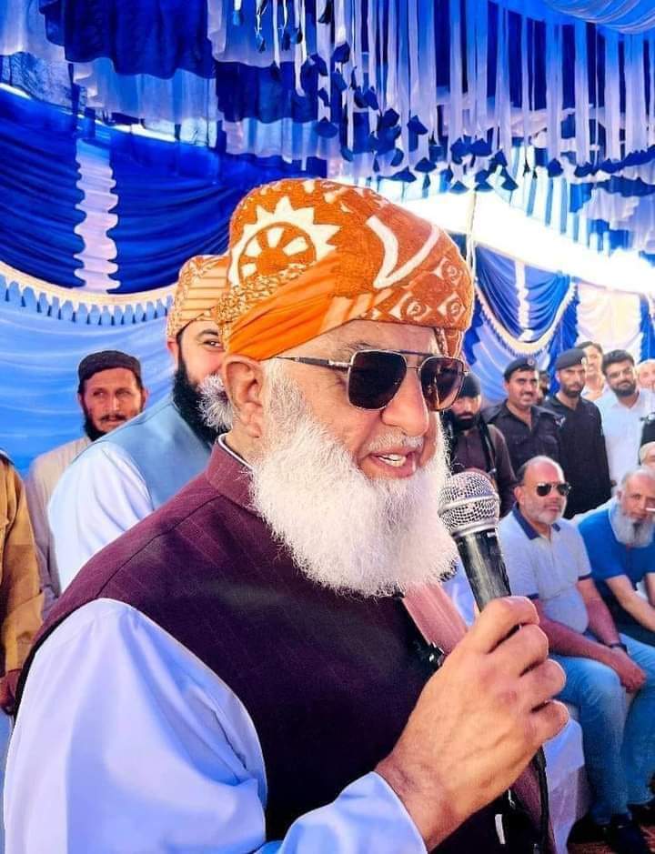 تمام ساتھی یہ پکچر اپنے ٹوئٹر اکاؤنٹ سے شیئر کریں،
دیکھتے ہیں سوشل میڈیا پر مولانا فضل الرحمٰن صاحب کے چاہنے والے کتنے ہیں۔ ساتھ میں مولانا صاحب کا ٹوئٹر ہینڈل  ضرور مینشن  کریں اور ساتھ  یہ ہیش ٹیگ بھی لگائیں ۔
#MaulanaFazlurRehman
<a href="/MoulanaOfficial/">Maulana Fazl-ur-Rehman</a>