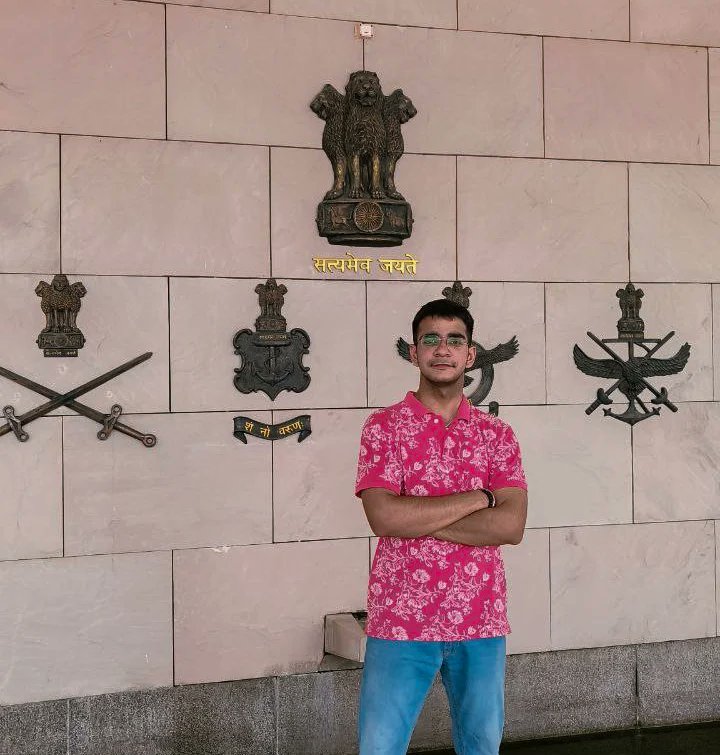 adiittyasingh's tweet photo. Seeing this my mind immediately recalled 
When i will join the army
"Call me a hero when my name is written there with golden letters and remembered each second of the day". https://t.co/JDNEEQDLXV