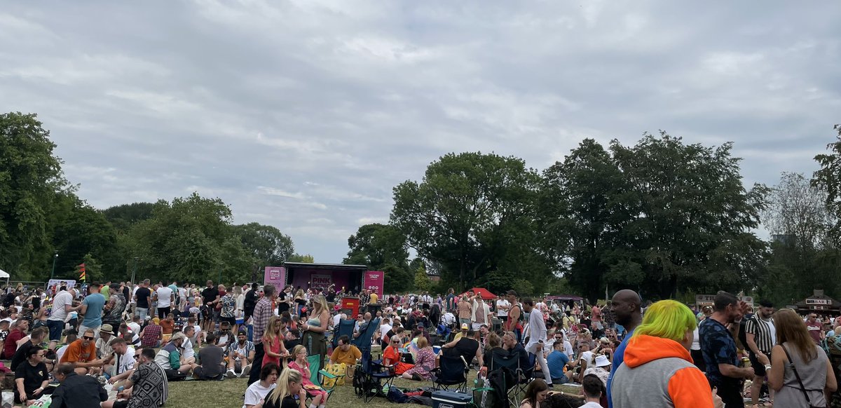 Su_Matthews's tweet photo. So good to be back at the Pink Picnic what a fabulous atmosphere 🩷💜💙🏳️⚧️🏳️🌈
#pinkpicnic #proudtobevisible https://t.co/92EAoPf0ci