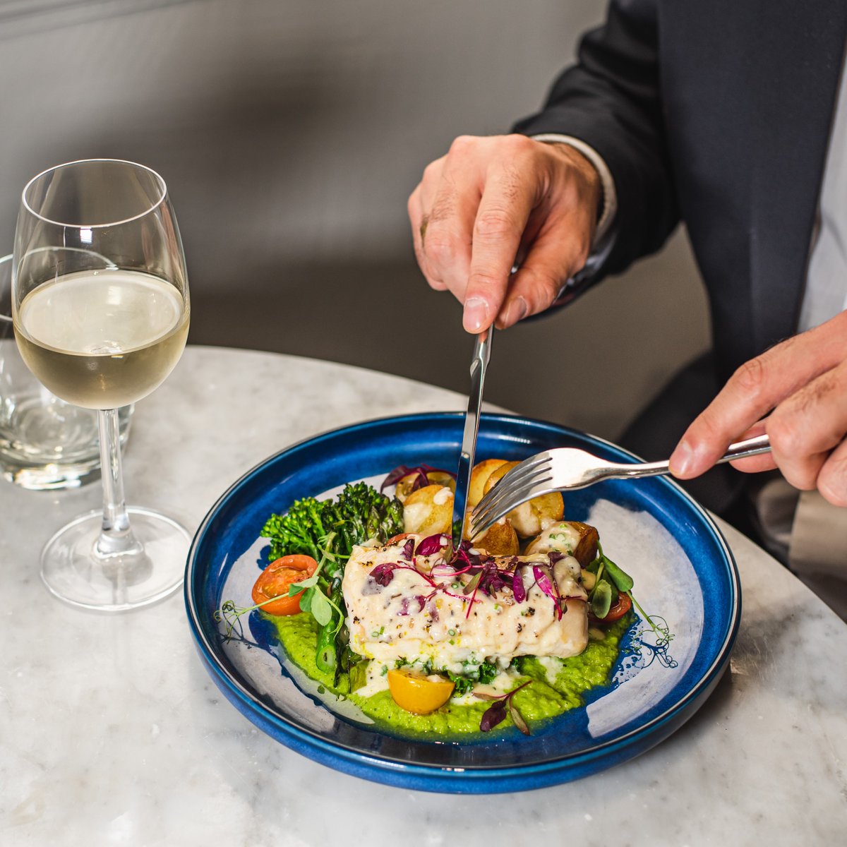 RamadaCoventry's tweet image. Enjoy 20% off your bill at Queens Road if you&apos;re attending the UKIVA Machine Vision Conference &amp;amp; Exhibition at @CBSArena next week! 🙌

📆 20th &amp;amp; 21st June

Reserve your table. ⤵️
🖥 bit.ly/3ZD3Ty0
#RamadaCoventry #CBSArena #MVC2023