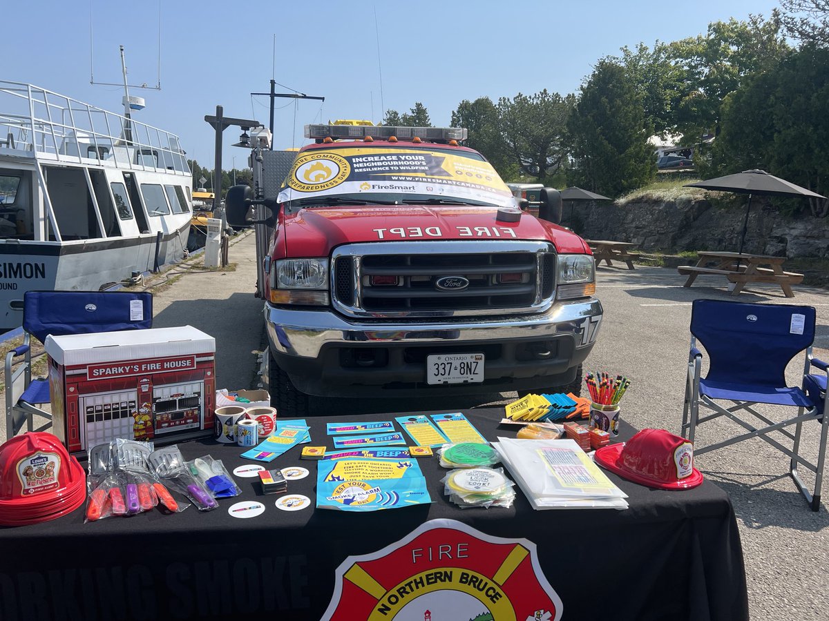 We are at the #Tobermory Habour today for #ChiCheemaun #Festival weekend talking about ⁦@FireSmartCanada #FireCommunityPrepardnessDay⁩ #WildfirePrepDay #IAmFireSmart. Come down and visit us and talk about how you can be #FireSmart. #FireSafety #NBPFD #NorthernBrucePeninsula