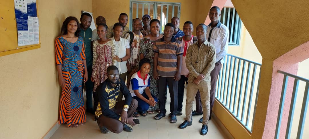 ritasoma95's tweet photo. Formation effective de l'association @OSM_BF avec les étudiants de #Master_SIG de l'université #Josep_Ki_Zerbo de #Ouaga sur les outils de la cartographie collaborative @OSM 🌍
#Ouaga
#Burkina
#MwalaiGrant
#HOT
#OpenStreetMap https://t.co/IBQL0e7qgs
