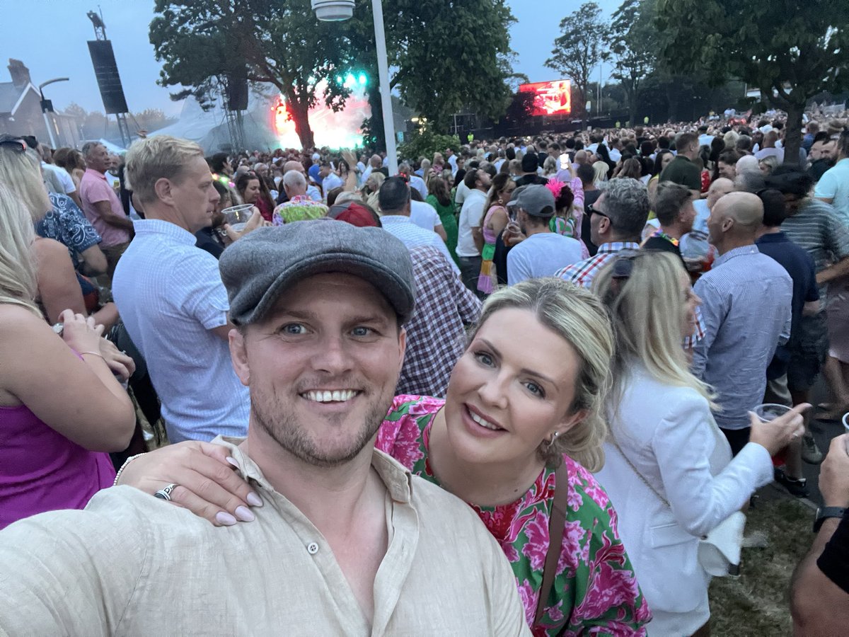 Great night last night with the Mrs at Aintree races followed by Pete Tong  #ClubClassics 🐎💷 🕺🏻🔊☀️👌🏼🥂🍻