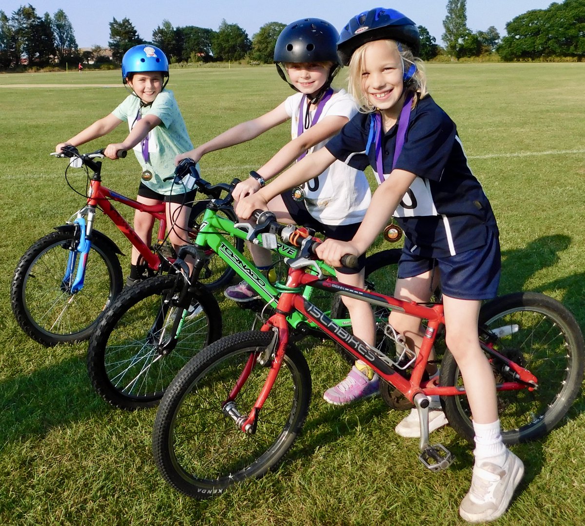 Year 2 and 3 medal winners at the Smithdon Cluster Cycle Races hosted at Glebe House School this week. @GlebeHouseSch @SP_HJ_HI_WNAT @WNAT_Home @YLPSport @HunstantonToday