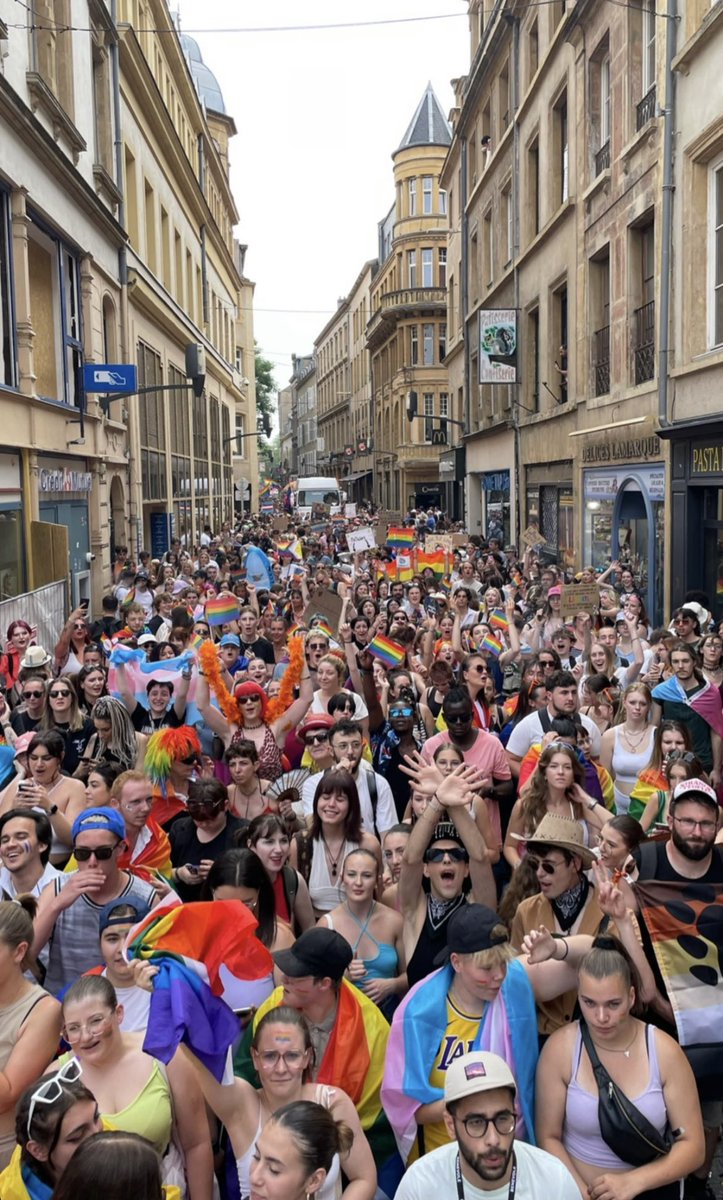Ville de Metz (@villedemetz) on Twitter photo 🏳️🌈 Des milliers de personnes se sont réunies cet après-midi à Metz à l’occasion de la 20ème édition de la Marche des Fiertés organisée par <a href="/couleursgaies/">Couleurs Gaies</a> et dédiée à <a href="/iambilalhassani/">Bilal Hassani</a>
Un moment fort pour scander haut et fort le droit à l’égalité 🙌
#MetzPrideDay #Pride2023 🏳️🌈 Des milliers de personnes se sont réunies cet après-midi à Metz à l’occasion de la 20ème édition de la Marche des Fiertés organisée par <a href="/couleursgaies/">Couleurs Gaies</a> et dédiée à <a href="/iambilalhassani/">Bilal Hassani</a>
Un moment fort pour scander haut et fort le droit à l’égalité 🙌
#MetzPrideDay #Pride2023