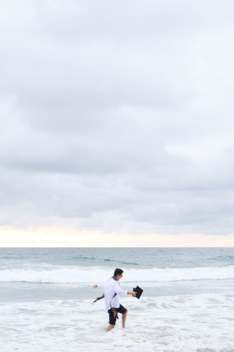 rjnarvasa's tweet photo. Couple non-traditional shots from my first grad shoot 🙂 https://t.co/7jzY8g4g6F