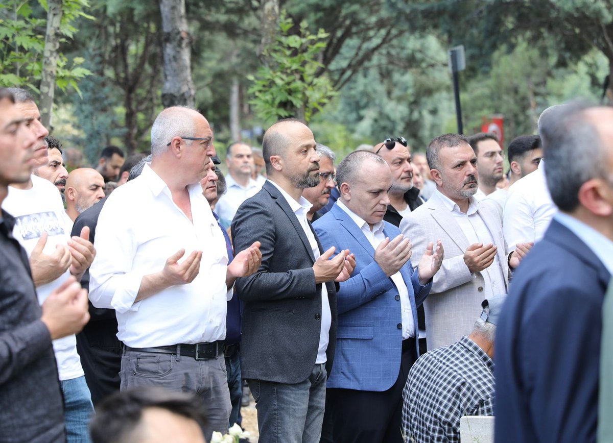 s_arslanargun's tweet photo. MHP Sincan İlçe Başkanı Oğuzhan Alkan’ın vefat eden babası Muharrem Alkan amcamızı gerçek dünyaya uğurladık. 
Merhuma Allah’tan rahmet yakınlarına sabır diliyorum. 
Mekanı Cennet olsun. https://t.co/KfwSvZXExO