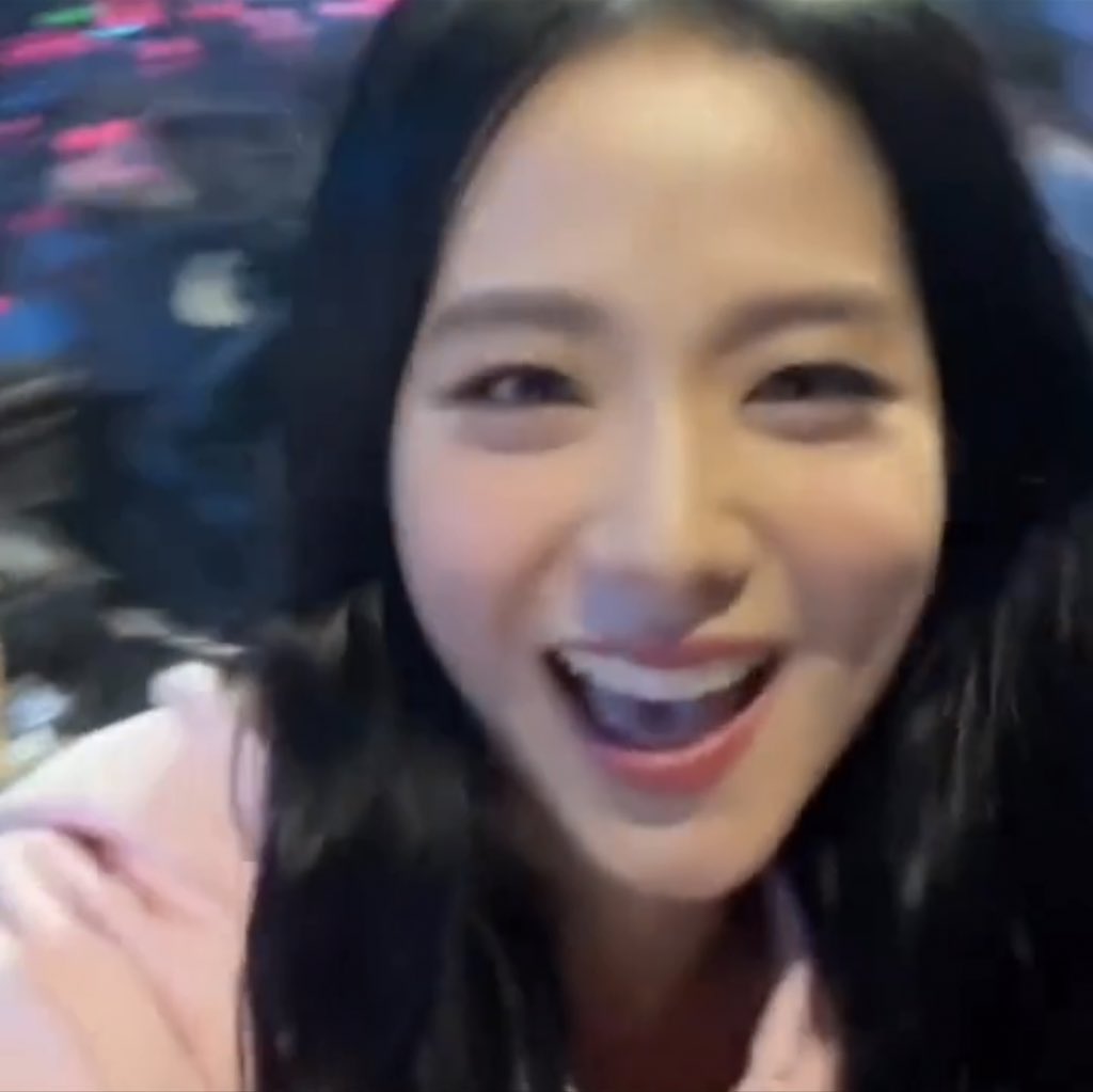 js-on-twitter-rt-jisoogaiiery-she-s-so-cute