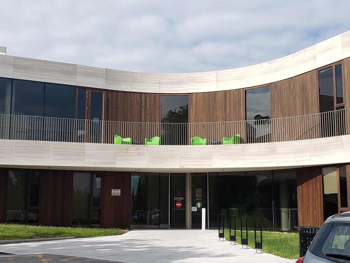 Check it out! The King City branch now has furniture on our balcony so you can enjoy the beautiful weather while at the library!
Visit us to learn more!