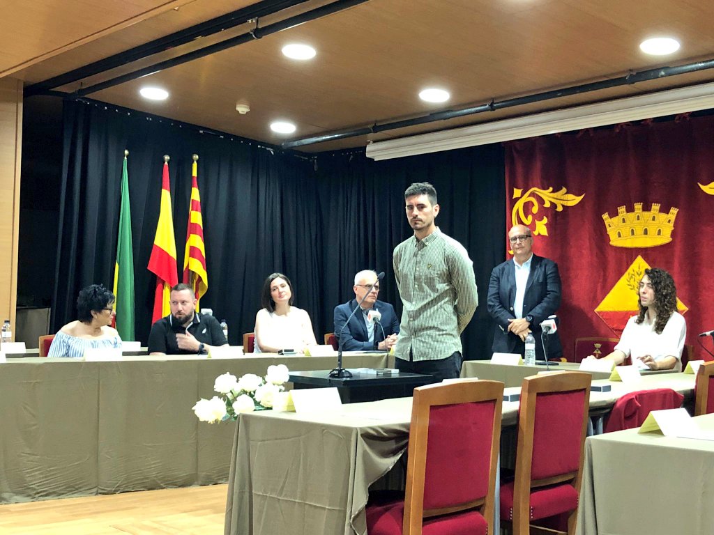 marcserrado's tweet photo. Orgullós de poder representar el @BlocOlesa_CUP en aquesta nova etapa. Acompanyat de gent bona, honesta i lluitadora. Seguirem treballant, com sempre, per #Olesa i la seva gent. Fidels al servei d'aquest poble! https://t.co/vvfyoJoLkZ