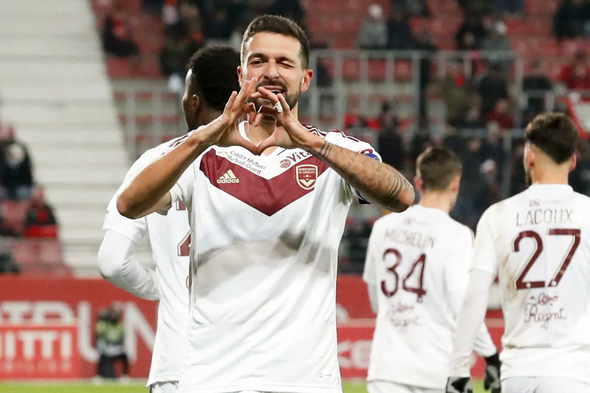 JeremyBerrie's tweet photo. 🧶 Je ne savais pas comment te remercier @BarbetYoann, de ce retour plein d'amour et de respect aux Girondins de Bordeaux, alors j'ai pris ma "voiture" et je suis allé voir tes copains à Vallée de Gamage, en jeunes aux Girondins, du côté des Chamois niortais, en Angleterre à Brentford et aux Queens Park Rangers. 

On fait ce voyage comme on a fait cette saison, avec toi et tous ensemble ⤵️