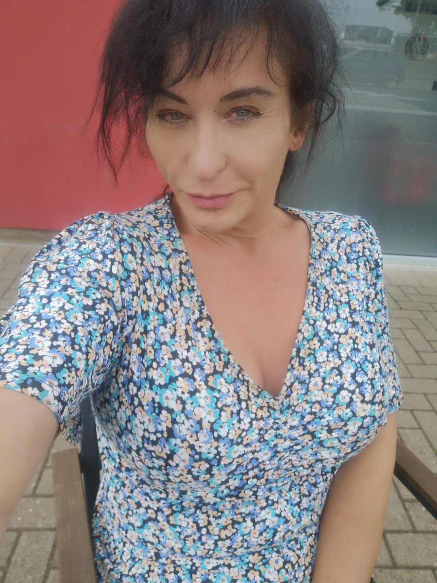 ts celine ADULT ACCOUNT over 18s only on Twitter "Me enjoying the breezy day in a deserted