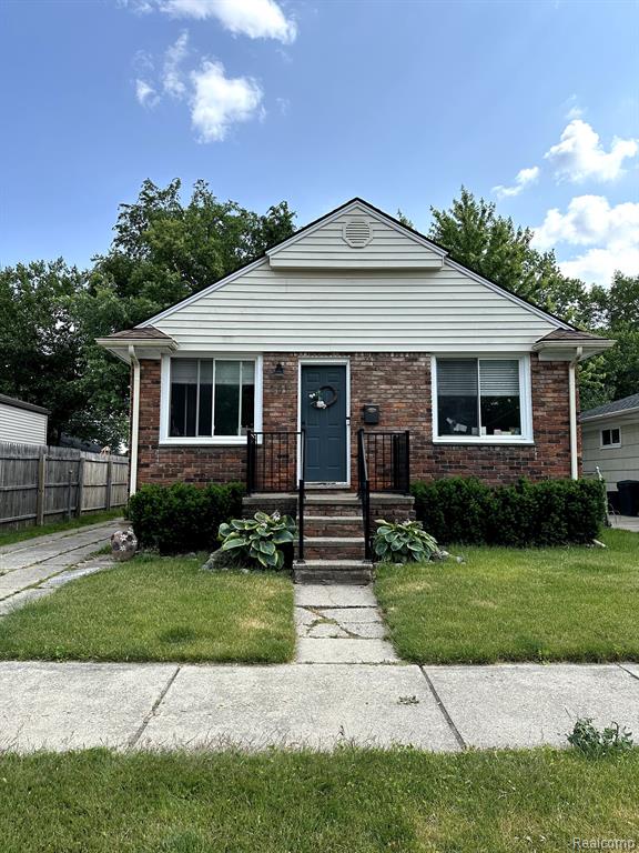 Just listed by Cheryl Gates-Beers in #MadisonHeights #MI. 361 W HUDSON Avenue! Please retweet!  tour.corelistingmachine.com/home/NM44SE