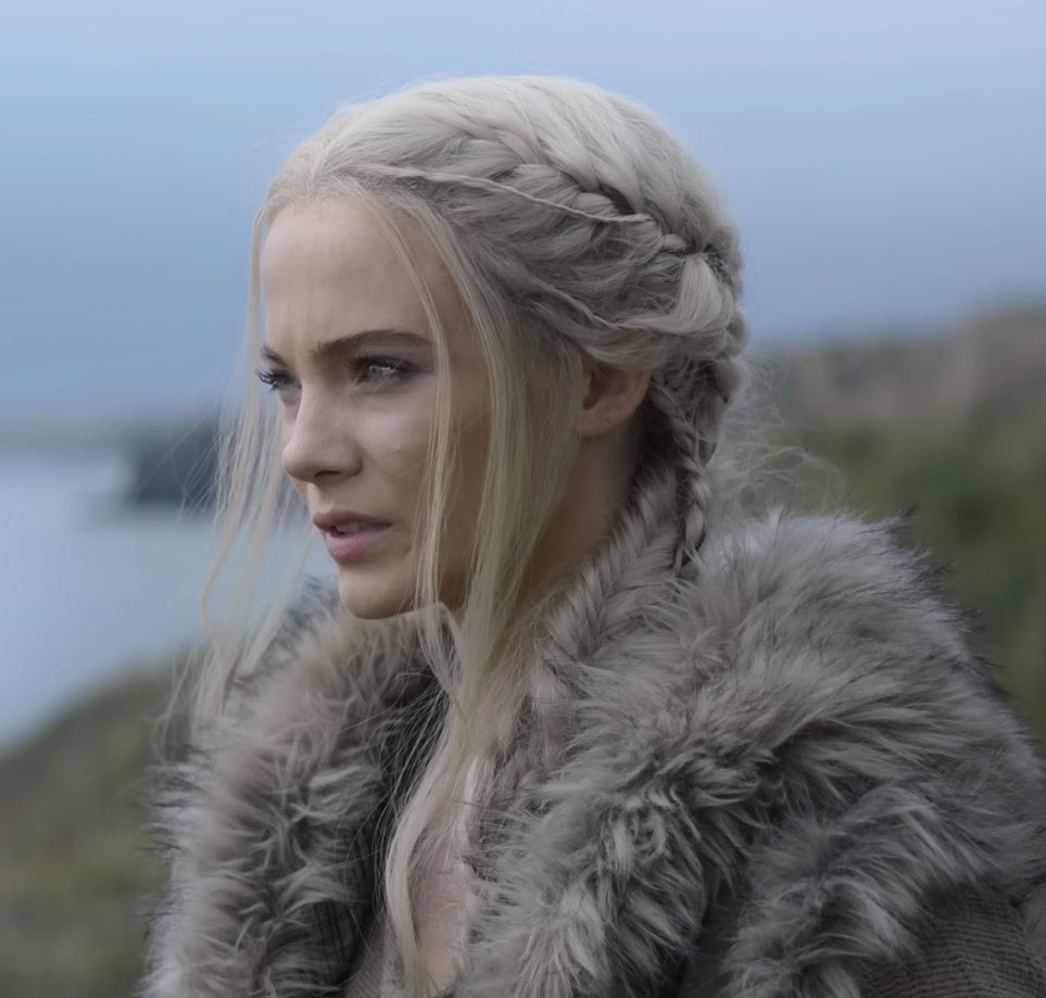 Freya Allan tweet media