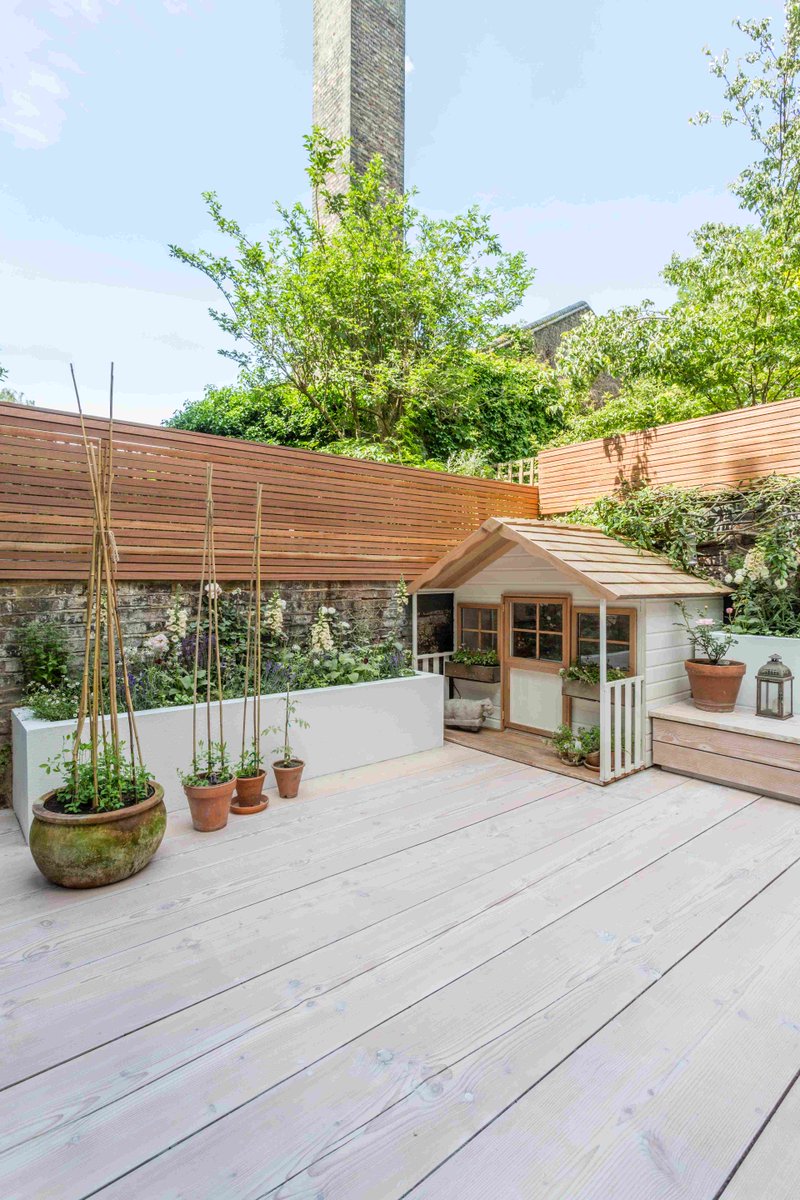 onefinestay's tweet photo. A comfortable and private base for a group getaway, these six exclusive family homes boast light-filled living areas, welcoming kitchens and the rarest of London features: beautiful private gardens to enjoy the balmy summer weather in.

Discover more: https://t.co/TmYUUJ0cOV https://t.co/oOJzf2DijM