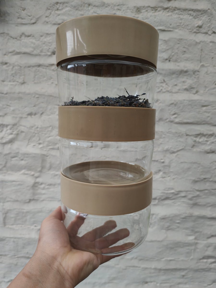 My next charity shop find..some stacking old school glass pyrex jars. I've got dried lavender in one jar with sweet almond oil infusing away to make a body butter at a later date 💖