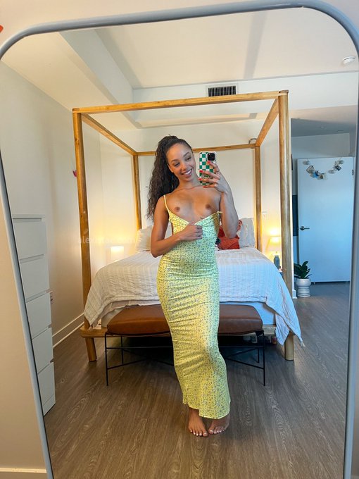 1 pic. Sundress with some white toes ? https://t.co/KLDurYrtjM