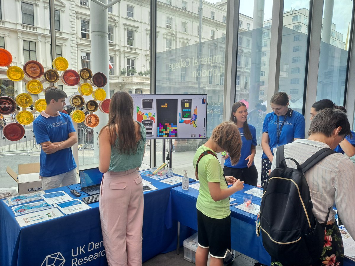 nottalexi's tweet photo. The first day of the Great Exhibition Road Festival has been a lot of fun! Check it out again tmr 🧐. And visit @UKDRI @ImperialBrains tables to learn about #dementia research with DNA origami🧬, brain hats🧠, Tetras protein aggregates and more! 👩🔬 #GERF https://t.co/ydWJtTvIGR