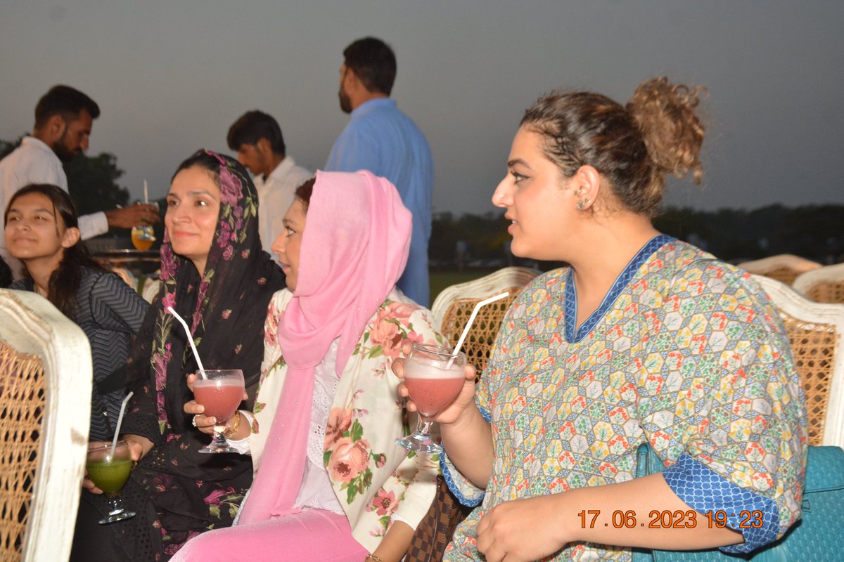 PhaLhr's tweet photo. لاہور :پولو کلب میں پی ایچ اے کے زیر اہتمام دو روزہ " پنجاب ٹینٹ پیگنگ چیمپئن شپ" میں شہری مردو خواتین اور بچے لطف اندوز ہورہے ہیں ۔
#Sports #Healthactivity #Sportspirit #Tentpegging #Championship #Lahore https://t.co/5AMu37q4c0