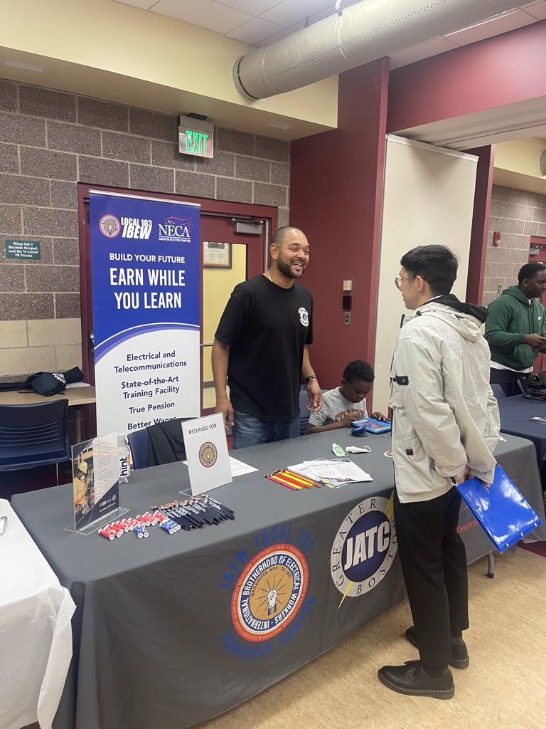 ErinforBoston's tweet photo. @MAMLEO_MA (2/2) Less than an hour left of the MAMLEO careers and pathways event! Stop over and check out amazing opportunities to further your personal career. #MAMLEO #TeamMurphy #bospoli #comingtogether #actionnotjustwords
@MAMLEO_MA https://t.co/vLZMRb9yzi