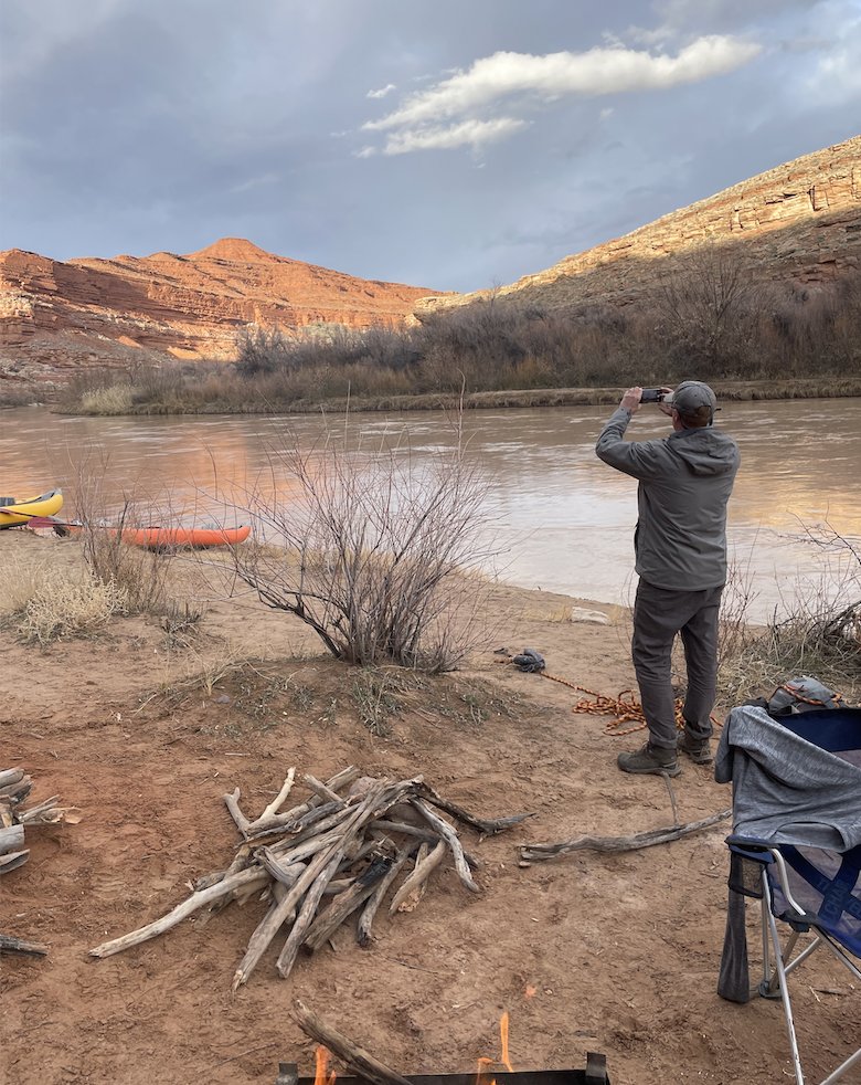 Rock 22-145 for Eric was found on a cliff along the San Juan River in Utah by Andrew Byrne.💚If you'd like to place a rock and help our efforts to stop military/veteran suicide, go to 4wardproject.com/store.html. 🇺🇸 #end22aday #4EricWard #4WARDproject #4WARDrocks #honorthefallen