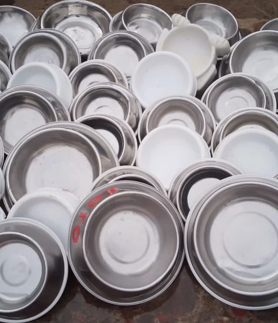 🛟 🆘🥵🥵🥵
Amig@s alguno de ustedes quisiera apadrinarnos una pipa de agua por favor? Cuesta 1000 y consumimos mucha diario, pues tomamos mucha agua, hacemos sopa, nos bañamos, lavamos platos, nuestros espacios y hasta nos refrescamos 😅🐶
Porfa ayúdennos. 
Les agradecemos🧶👇🏼