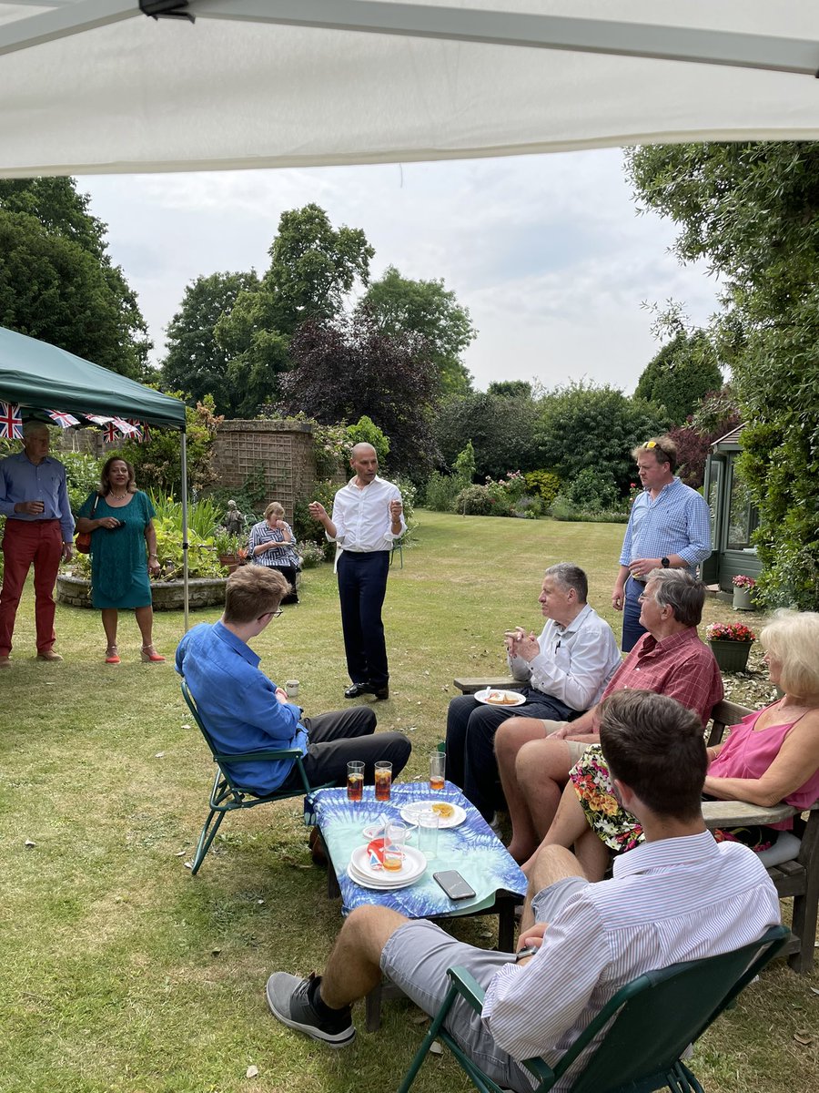 Thank you to both <a href="/Councillorsuzie/">Susan Hall AM</a> and @MozForMayor for coming to our <a href="/Ealing_Tories/">Ealing Conservatives</a> garden party this afternoon. Great to hear both their plans for London