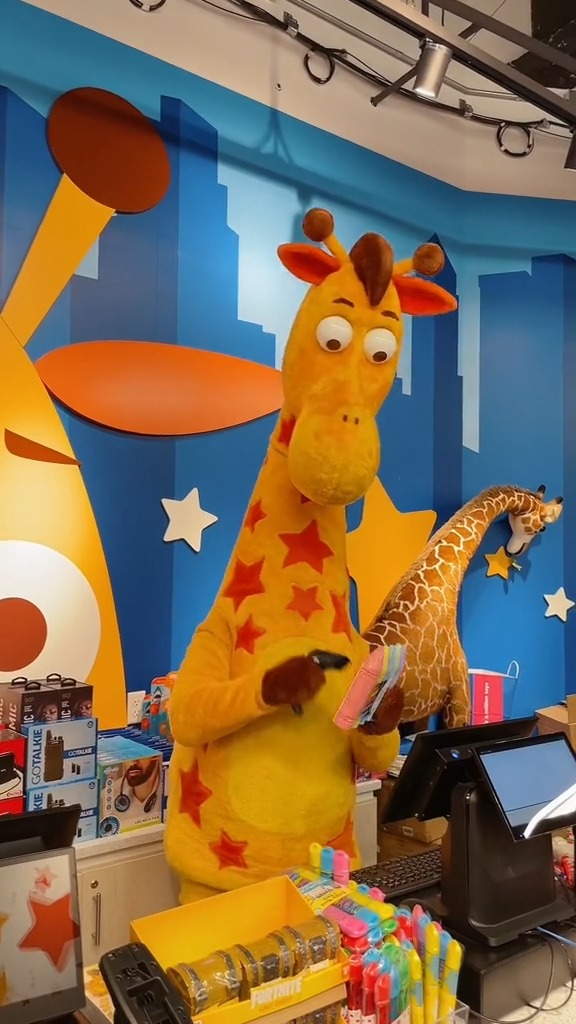 Toys"R"Us on Twitter "Every day is a vacation at ToysRUs! 🧡🦒💫"
