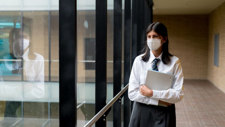 'One girl had the guts to stand on stage [at her high school graduation] & give a speech about #LongCovid.'

She was the only one to #wearamask.😷👍

This is where we're at in the #pandemic, folks: ignoring reality to PRETEND All Is Normal.

#CovidIsntOver #MaskUp #BringBackMasks