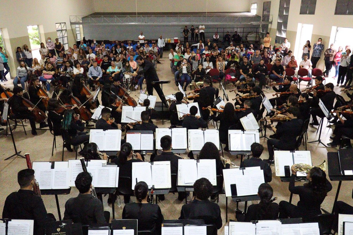 La Orquesta <a href="/SinfonicaChacao/">Orquesta Sinfónica Juvenil de Chacao</a> dirigida por Hans Loreto Nicholls ofreció un maravilloso concierto en honor a los padres en el auditorio de la U.E.N El Libertador este viernes.

Los esperamos en los eventos de hoy #17Junio en Los Palos Grandes. ¡Chacao sigue celebrando a los padres!