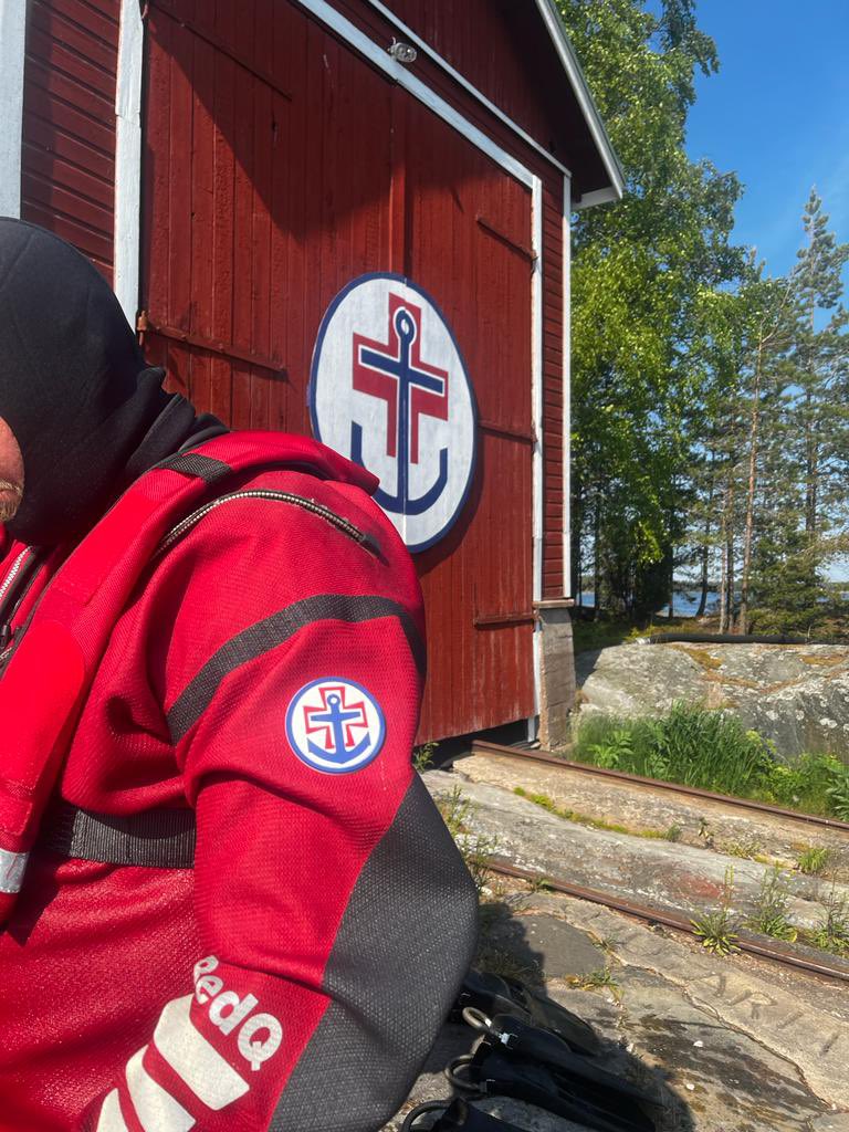 SARLahti's tweet photo. Kaunista kesäviikonloppua voi viettää monella tavalla. Esimerkiksi Meripelastusseuran kurssilla uiden, veneillen ja päntäten 😅 #lahdenjärvipelastajat #sar #smps #bågaskär https://t.co/krFuXiEgMA