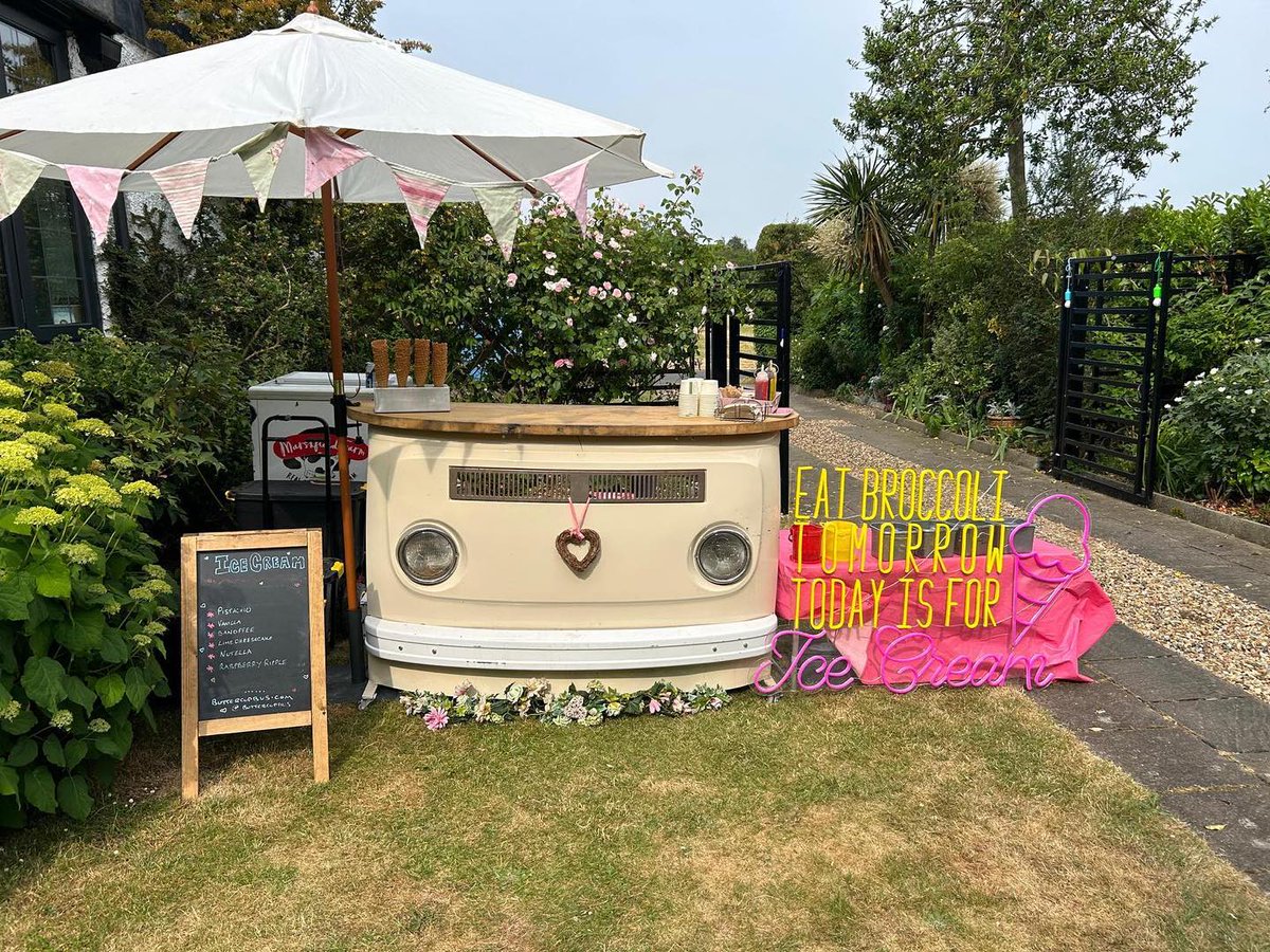 All set up for a garden party with the ice cream cart today. Cooling ice cream - perfect on a hot sunny day!!!
. #icecreamcart #gelatocart #surreyicecream #croydonicecream #campervanicecream #gardenpartyideas #gardenparty #croydon #croydonbusiness #iloveicecream 
.
Photo credit @