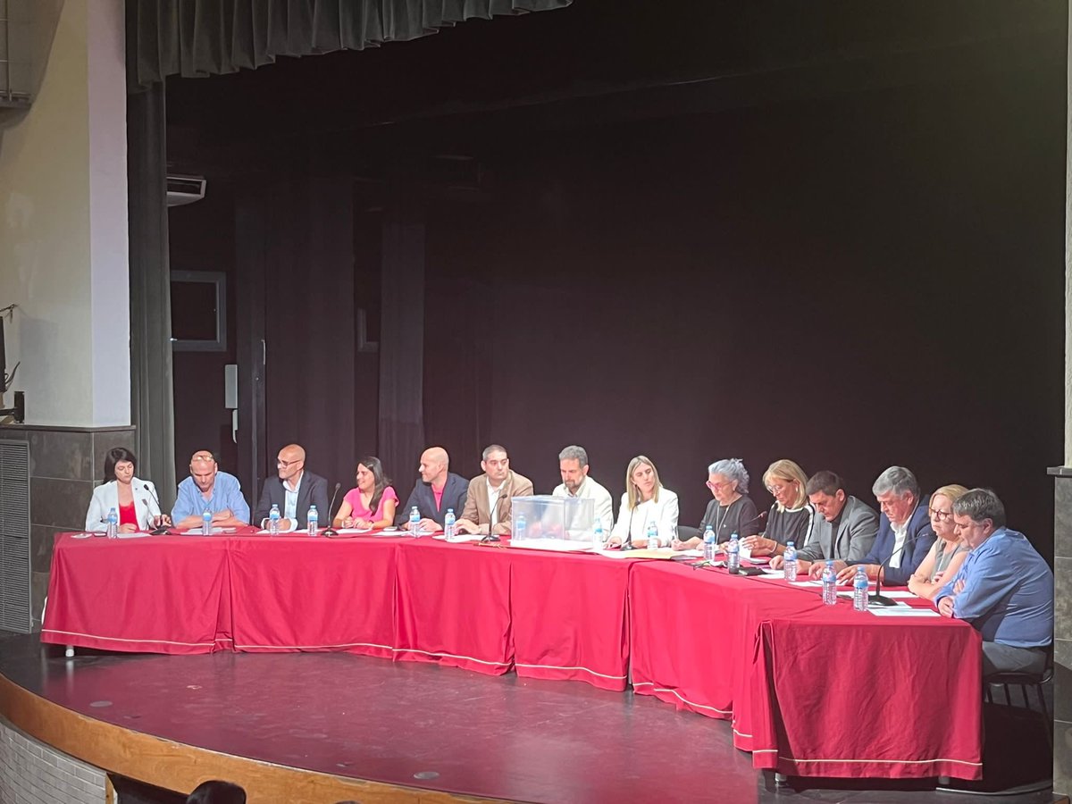 PSCVilanoValles's tweet photo. ♥️Hola Vilanova!! 

🌹Avui, el PSC i Impulsem inicien el caminar d’una altra manera de fer govern, més inclusiva i transparent, més participativa. 

Gràcies per la vostra confiança, ho donarem Tot!. 

#senyipassio 🌹 #Vilanovadelvalles https://t.co/cDzCkG4N9z